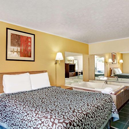 Days Inn By Wyndham Knoxville West Dış mekan fotoğraf